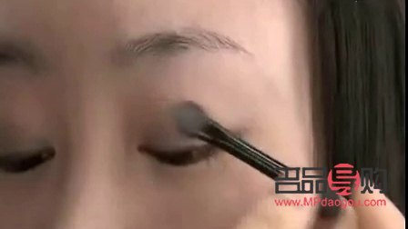 畫眼線的步驟教程(畫眼線的步驟教程視頻)