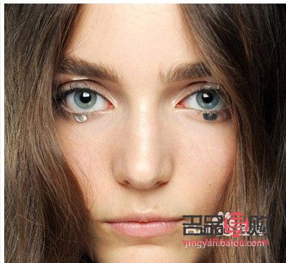 彩妝亮片怎么化(彩妝亮片怎么化好看)
