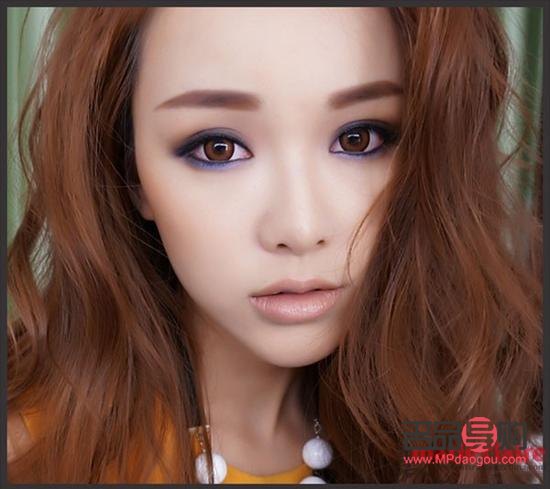 <h3>化妝教程：打造神秘藍色眼妝，讓你瞬間擁有迷人藍眸</h3>