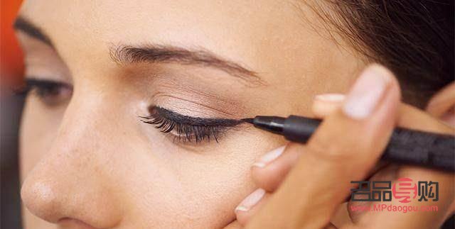 打造完美眼妝，你需要這些工具和化妝品