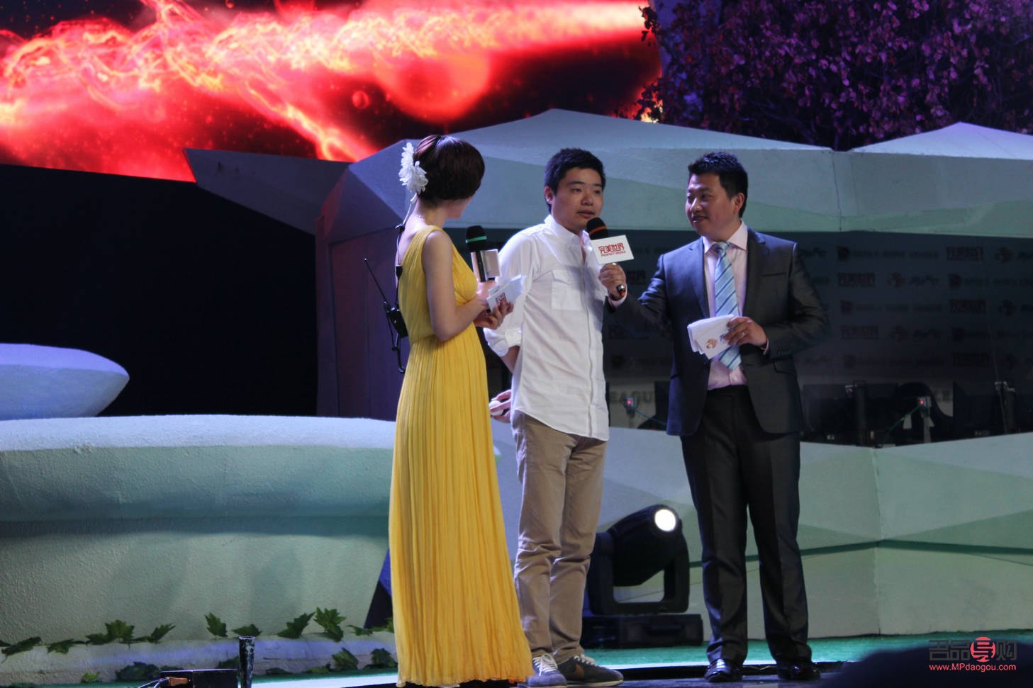 送主持人什么禮物(送主持人什么禮物合適)