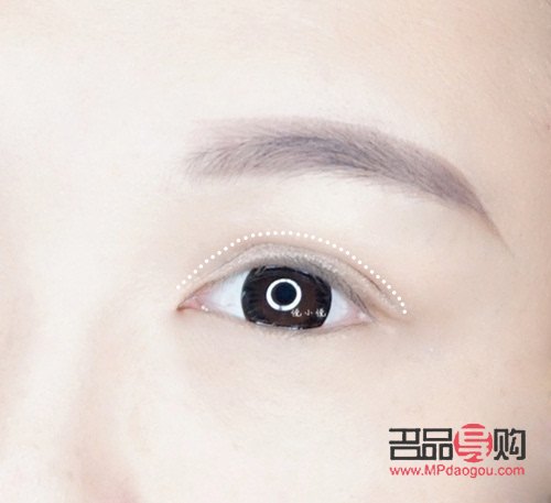 淡妝之選：眼線與睫毛膏的細(xì)致比較