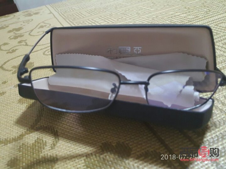 有遠(yuǎn)近兩用的老花眼鏡嗎