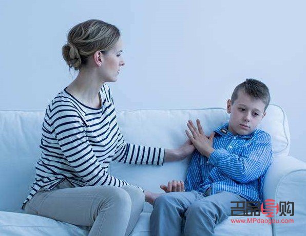 父親為繼父挑選禮物的心意傳達