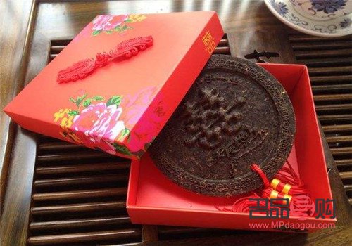 1萬(wàn)塊新婚禮物給誰(shuí)(1萬(wàn)塊新婚禮物給誰(shuí)買)