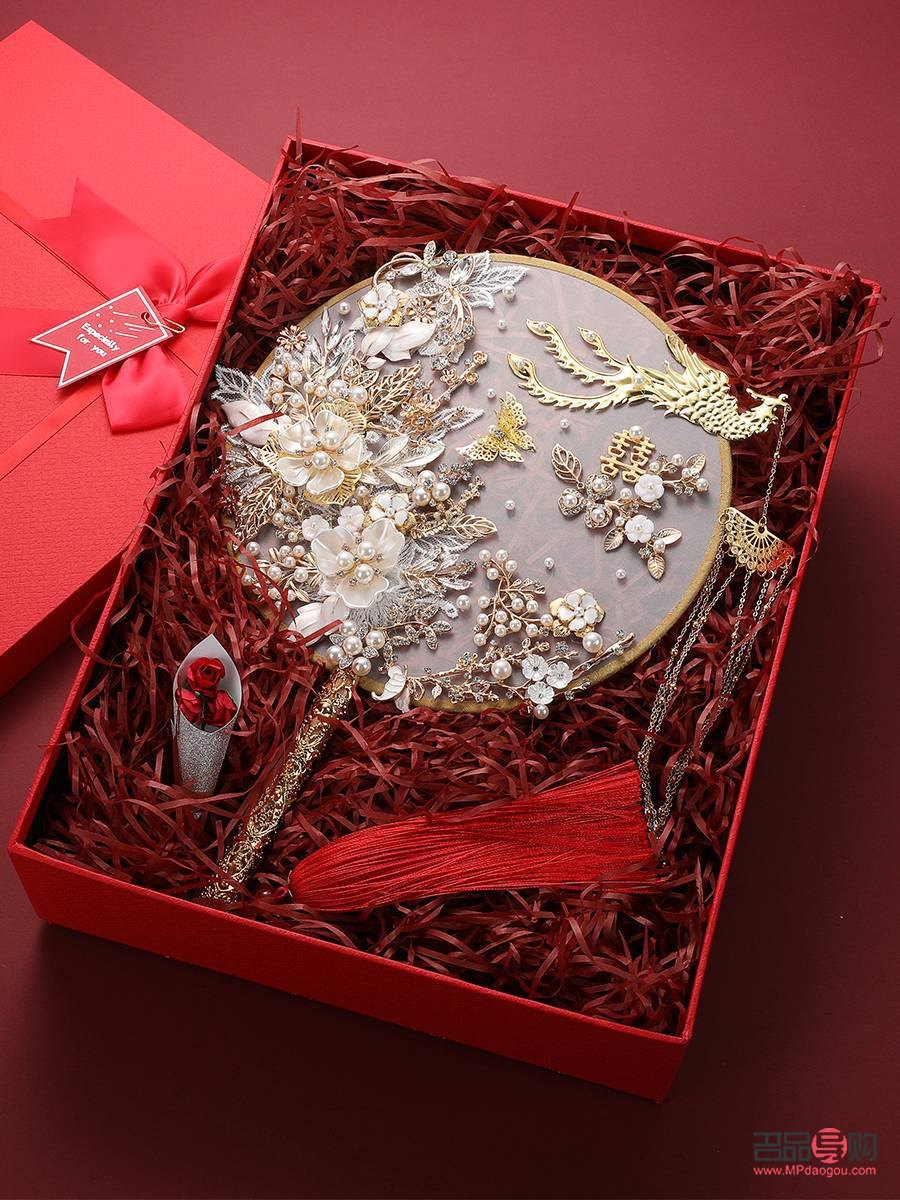 送新娘什么禮物好(送新娘什么禮物好除了餐具扇子)