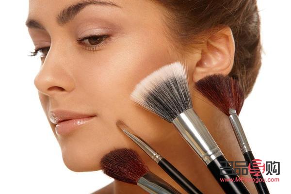 <h3>彩妝粉底化妝全攻略</h3>