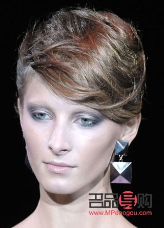 阿瑪尼彩妝如何化(阿瑪尼彩妝如何化妝)