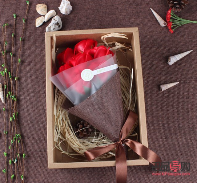 分別時(shí)送什么禮物(分別時(shí)送什么禮物有紀(jì)念意義)