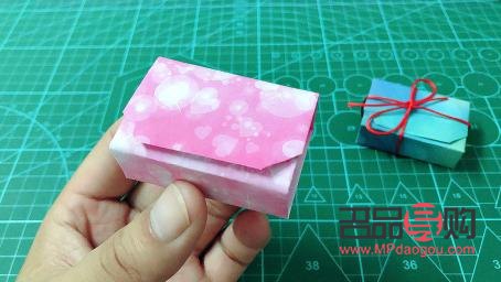 <h3>手工折紙藝術(shù)：制作精美禮物</h3>