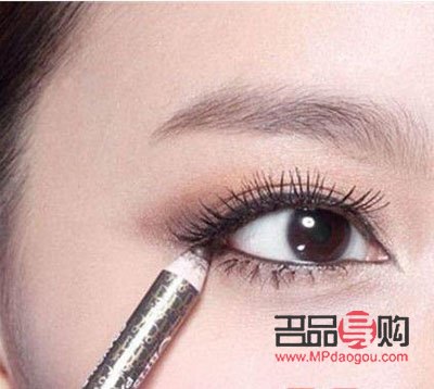 掌握眼線技巧，輕松打造魅力電眼