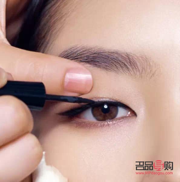 掌握眼線技巧，輕松打造魅力電眼