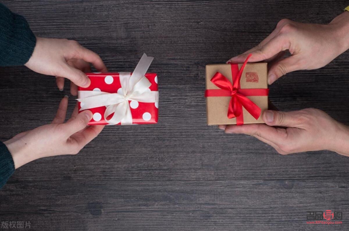 禮物的力量：為何我們應(yīng)該給下級送禮物？