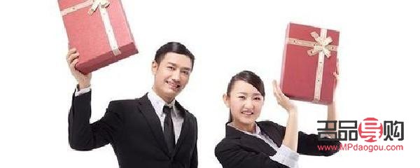 禮物的力量：為何我們應(yīng)該給下級送禮物？