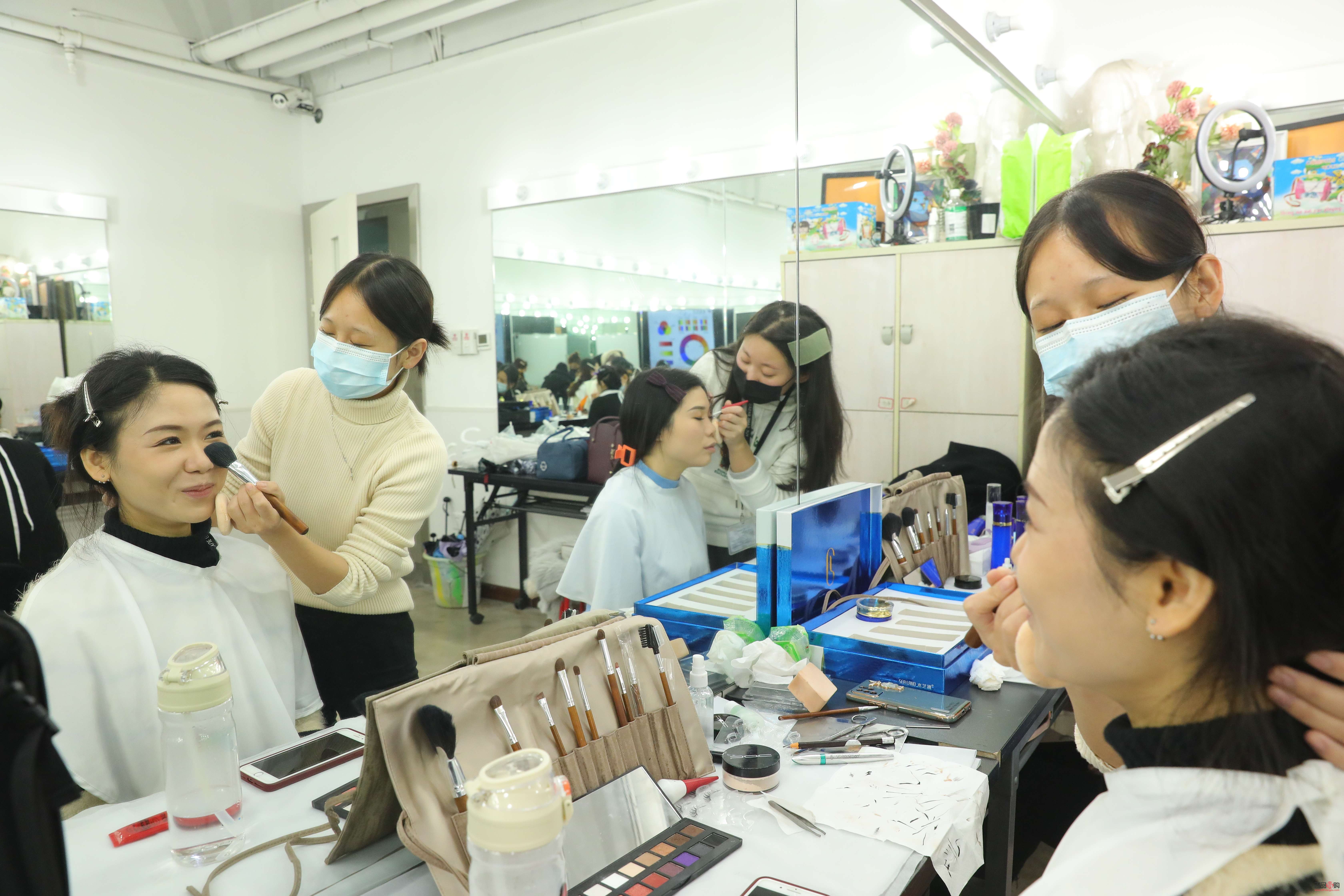 怎么上彩妝課堂(怎么上彩妝課堂呢)