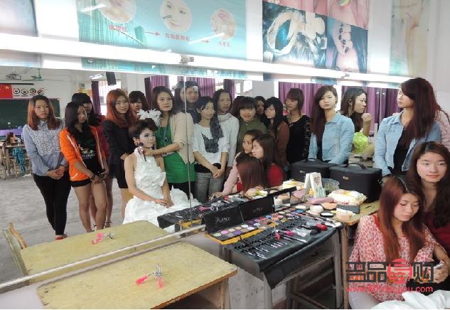 怎么上彩妝課堂(怎么上彩妝課堂呢)