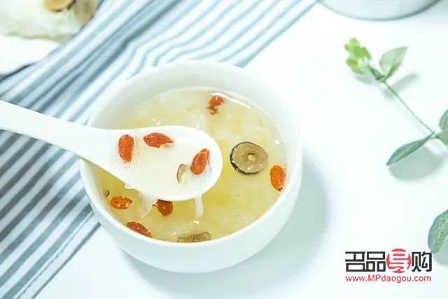 銀耳羹美容么(銀耳羹美容么有營養(yǎng)嗎)