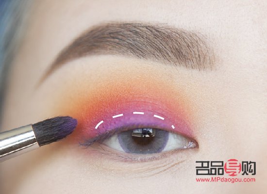 <h3>濃妝眼妝畫法指南——打造迷人電眼女神</h3>