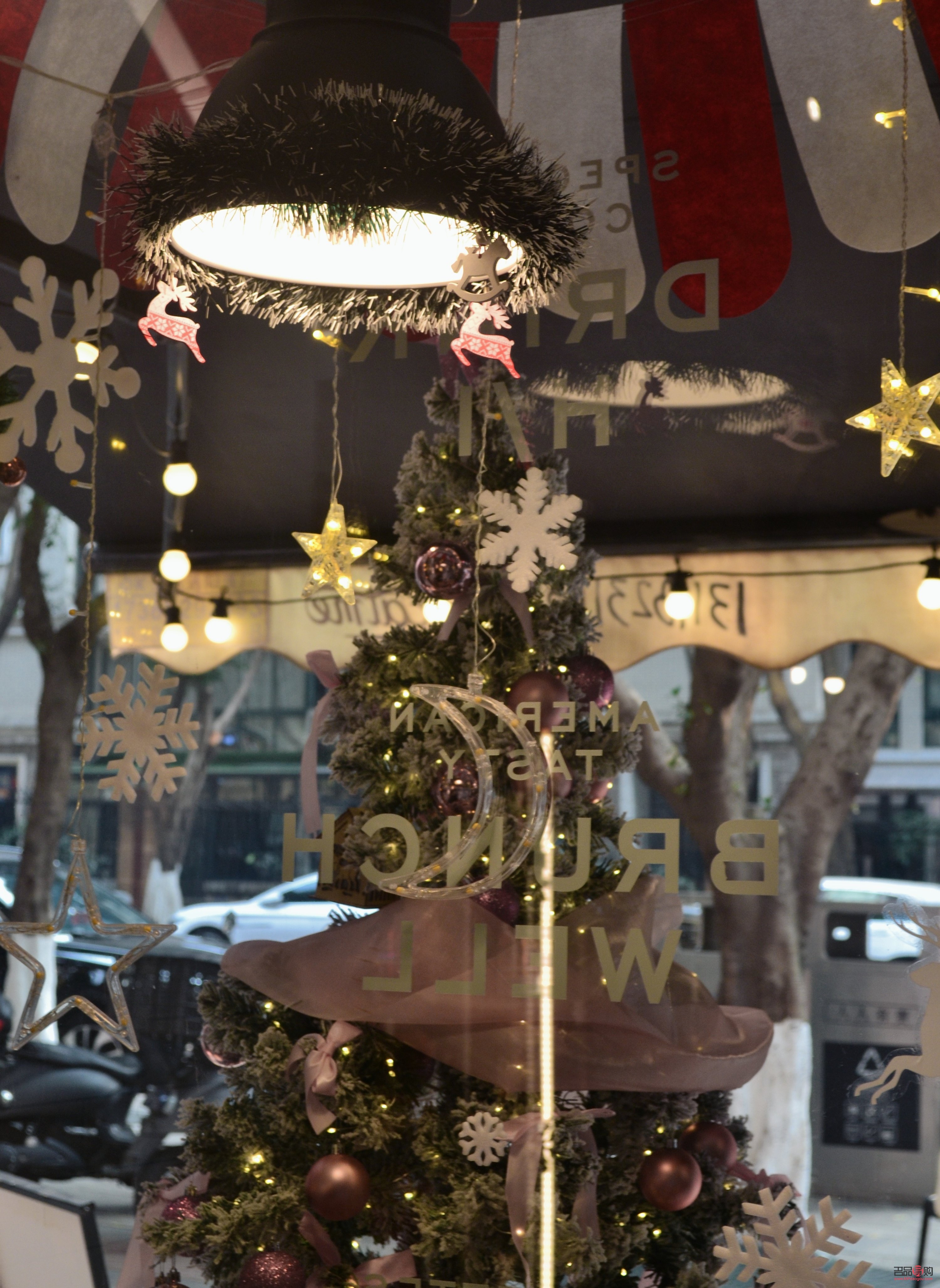 圣誕樹上是否能掛禮物？