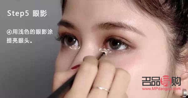 <h3>淡妝可以不畫眼影嗎</h3>