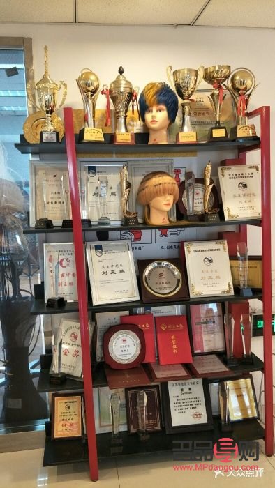 哪可以學(xué)美發(fā)美容(哪里學(xué)美發(fā)美容)