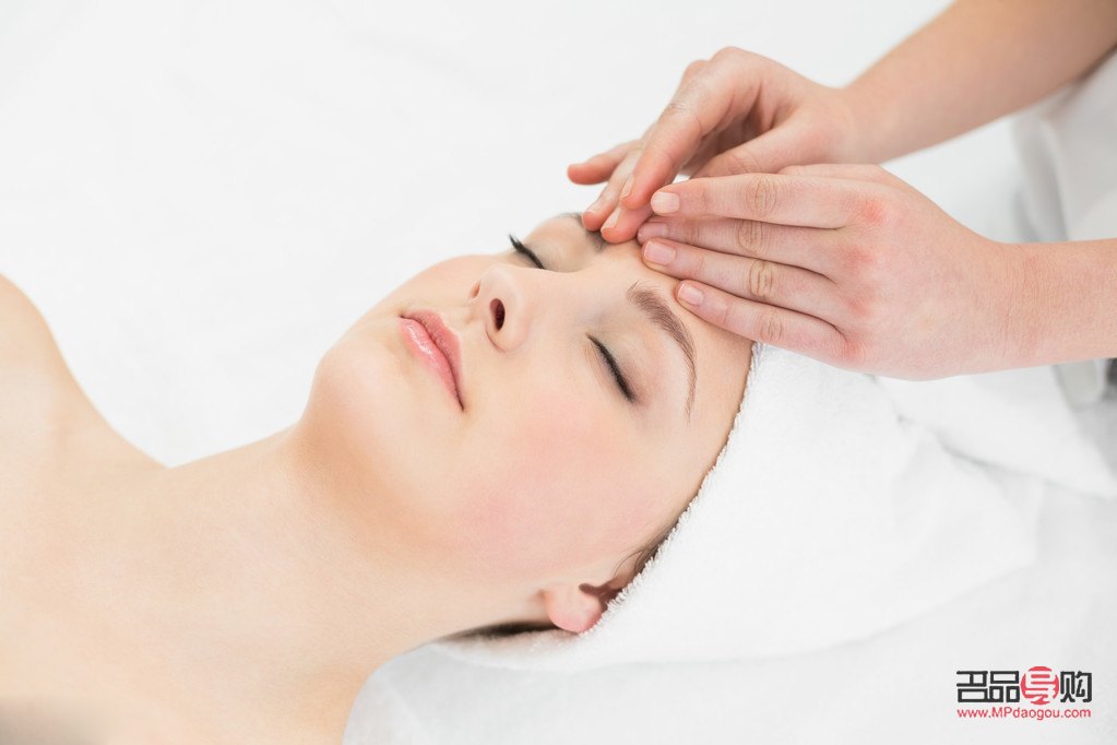<h3>上眼皮腫按摩何處？專業(yè)指導(dǎo)助你緩解眼部不適</h3>