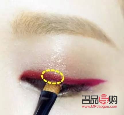 打造迷人眼妝，掌握這些步驟你就成功了！