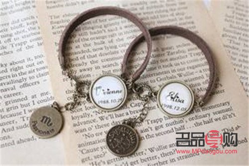 <h3>結(jié)婚禮物之選：寓意深長，傳遞祝福</h3>