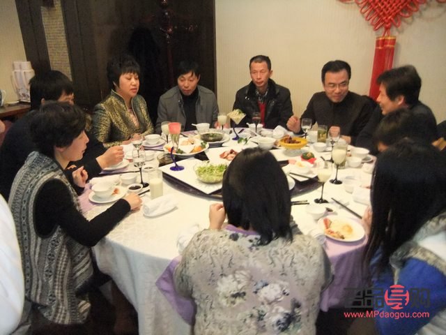 <h3>飯局應(yīng)酬，你應(yīng)選擇的禮物策略</h3>