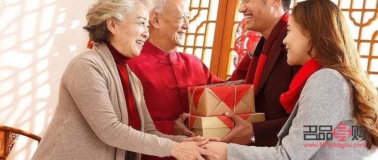 <h3>長輩請(qǐng)吃飯，如何選擇一份貼心禮物？</h3>