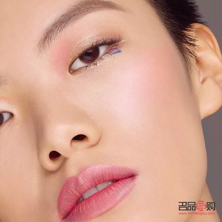 秋季彩妝怎么搭配(秋季彩妝怎么搭配好看)