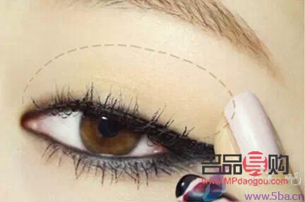 眼影怎么畫眼線才不會暈染(眼影怎么畫眼線才不會暈染呢)