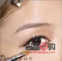 眼影怎么畫眼線才不會暈染(眼影怎么畫眼線才不會暈染呢)