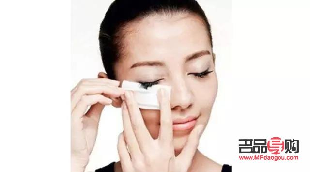 <h3>彩妝底妝技巧大揭秘：打造完美無瑕妝容</h3>