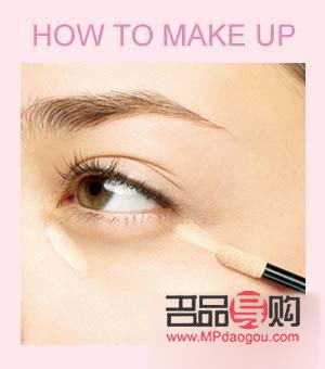 彩妝底妝技巧大揭秘：打造完美無(wú)瑕妝容