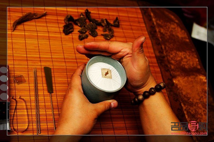 <h3>奇楠與美容：傳統(tǒng)香材的新用途</h3>