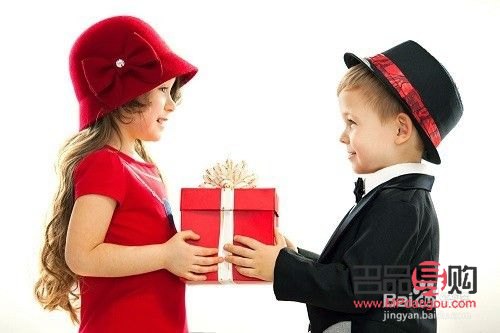 <h3>如何巧妙挑選并贈(zèng)送女孩心儀的禮物</h3>
