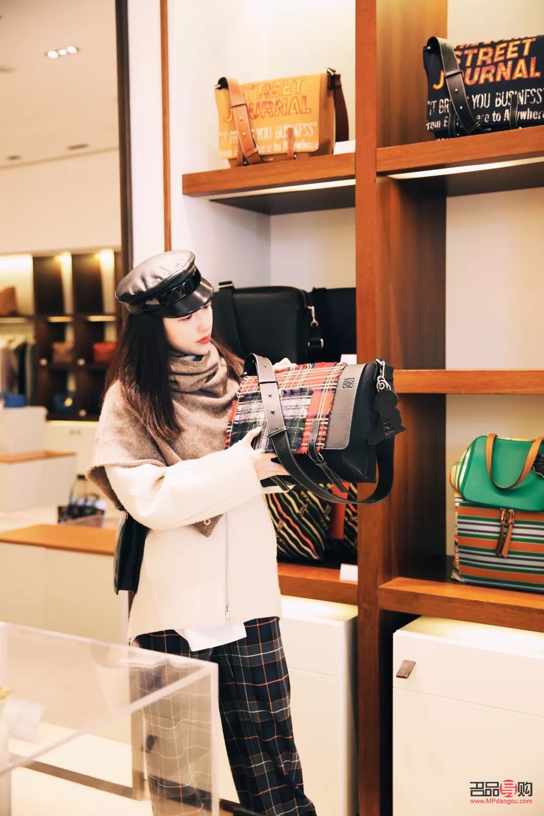 <h3>如何巧妙挑選并贈(zèng)送女孩心儀的禮物</h3>