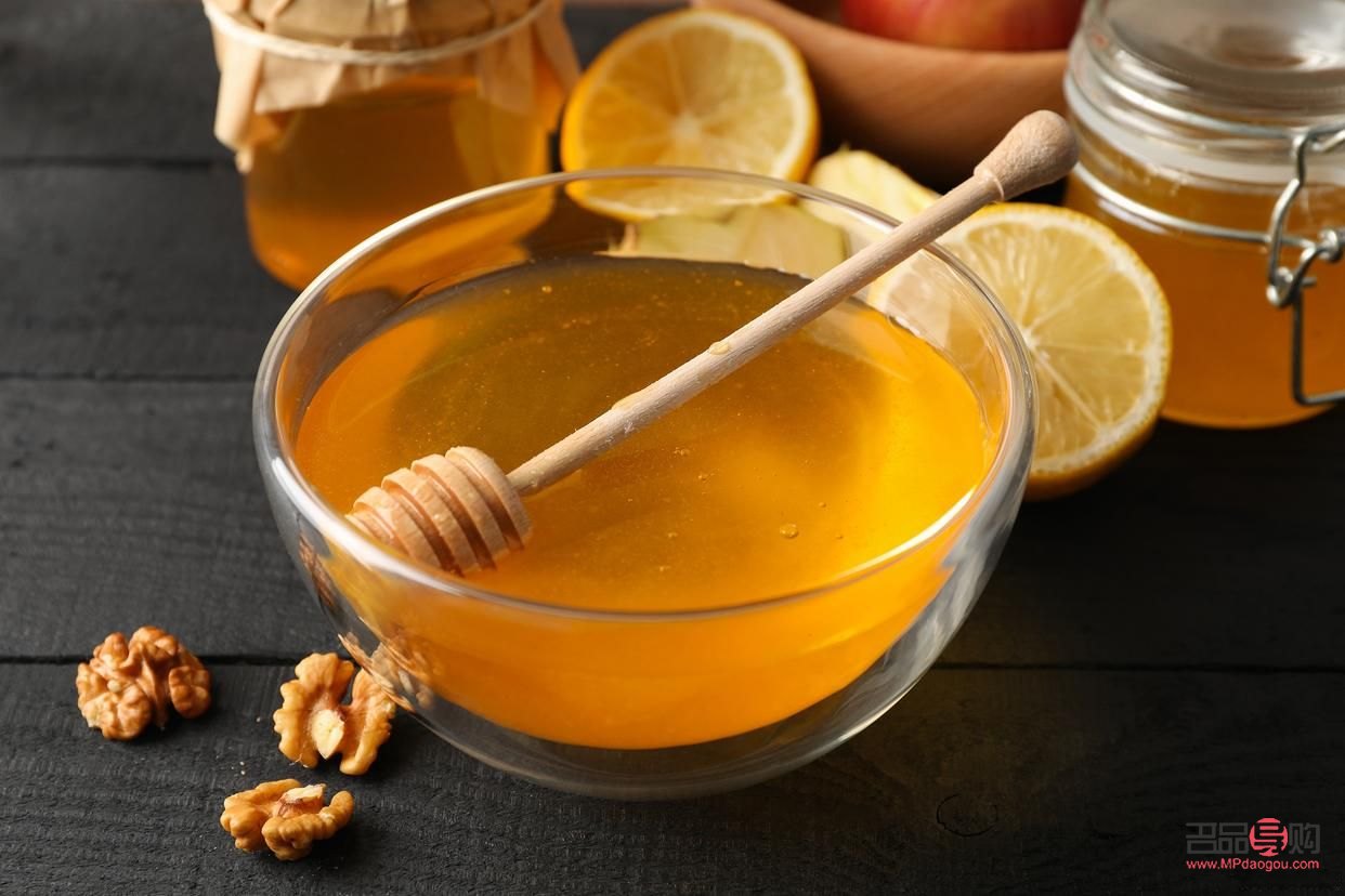 蜂蜜美容要兌什么(蜂蜜美容要兌什么水喝)