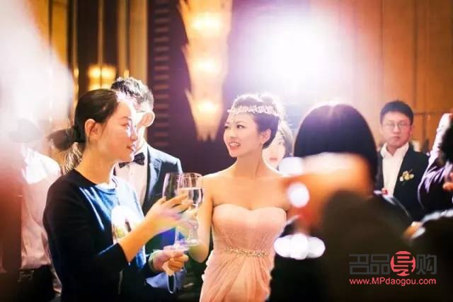 <h3>婚禮上的特別驚喜：送給心愛的老婆一份獨一無二的禮物</h3>