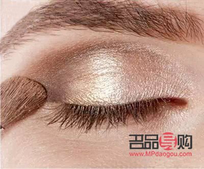 歐式眼妝教程：打造迷人電眼的秘訣