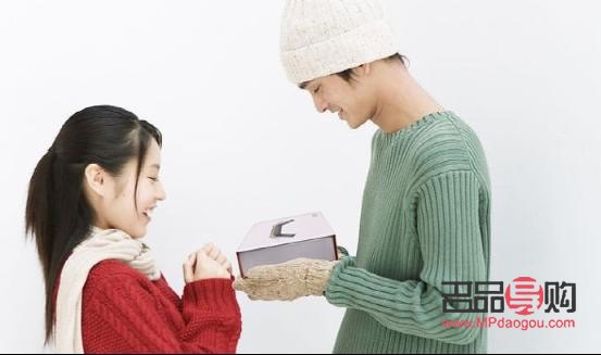 給朋友爺爺送禮物好嗎(給朋友爺爺送禮物好嗎女生)