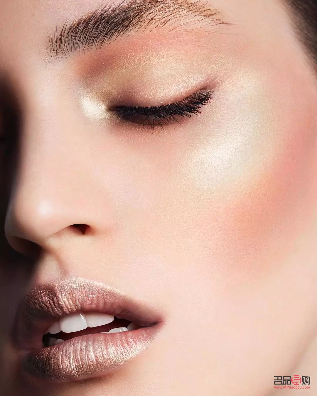 彩妝怎么提亮(彩妝怎么提亮膚色)