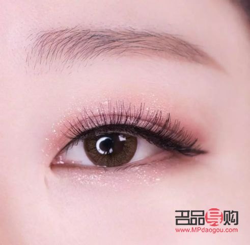 <h3>彩妝調(diào)色技巧：如何巧妙讓彩妝呈現(xiàn)黑色魅力</h3>