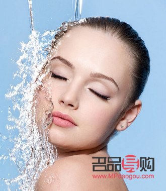 身體補(bǔ)水秘籍：呵護(hù)肌膚，水潤從內(nèi)到外