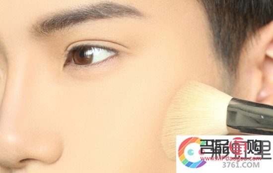 <h3>男生彩妝入門(mén)指南</h3>