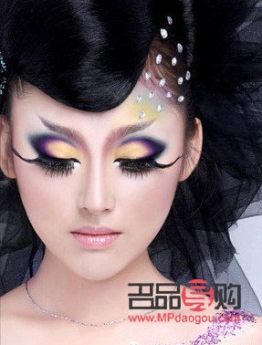 <h3>出格彩妝搭配秘籍：打造獨特魅力的時尚妝容</h3>