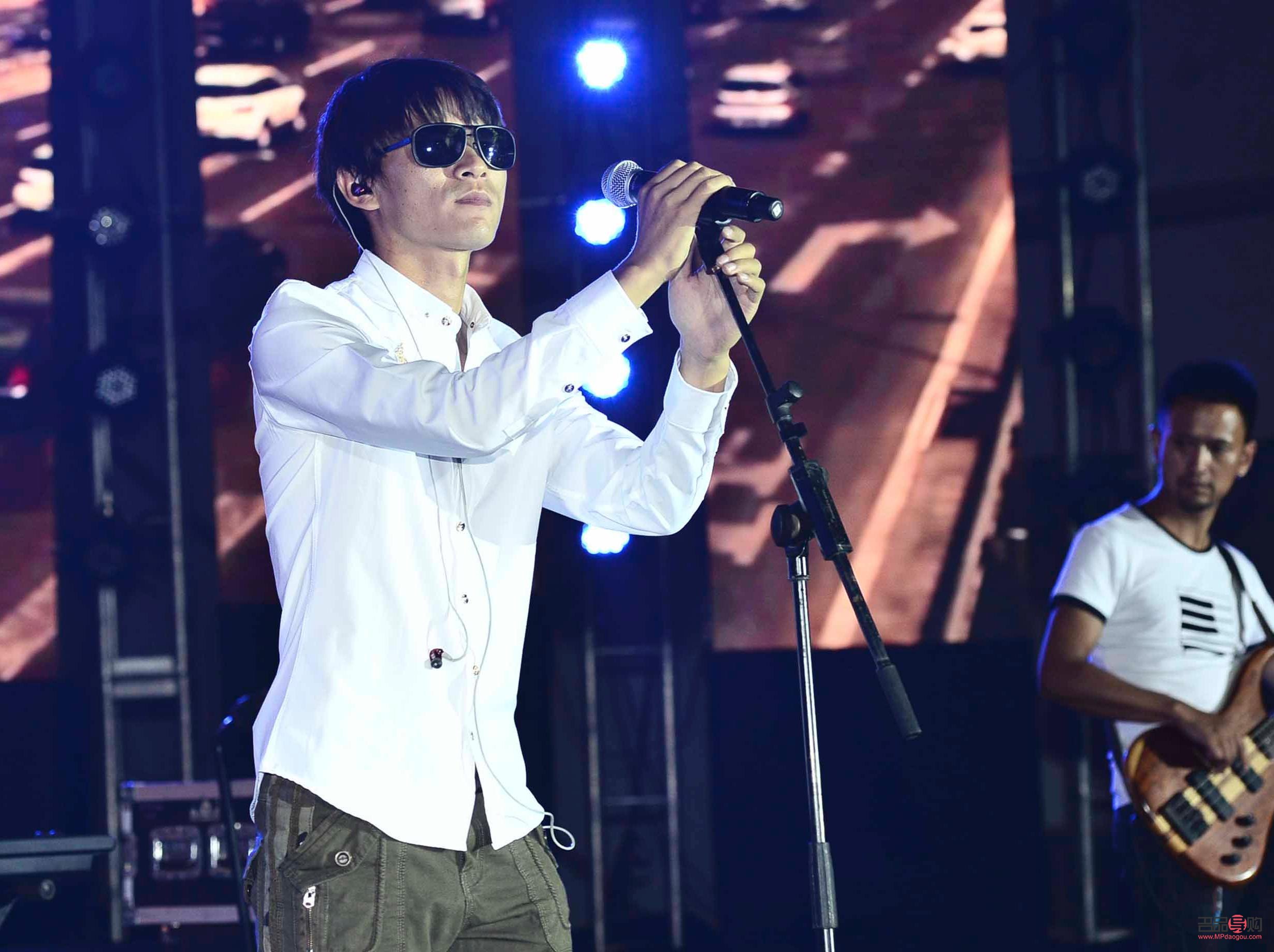 <h3>深情之選：觸動(dòng)?jì)寢屝撵`的禮物</h3>