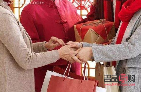 女人夢(mèng)見送人禮物好嗎(女人夢(mèng)見送人禮物好嗎什么意思)