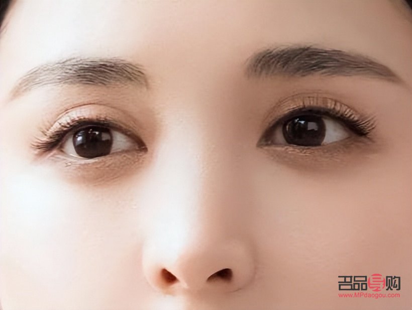 <h3>提眉與雙眼皮：哪個(gè)效果更佳？</h3>